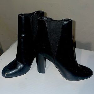 ANKLE BOOTIES